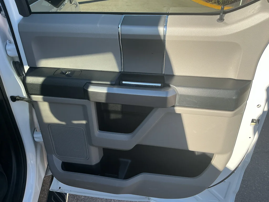 Used 2019 Oxford White Ford XLT image 19
