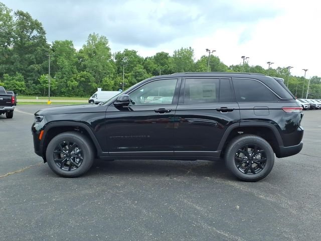 New 2026 Diamond Black Crystal Pearl-Coat Exterior Paint Jeep Altitude image 4