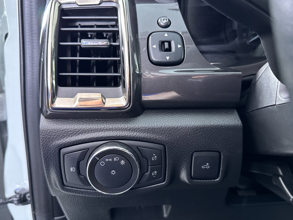 Used 2022 Cactus Gray Ford LARIAT image 28