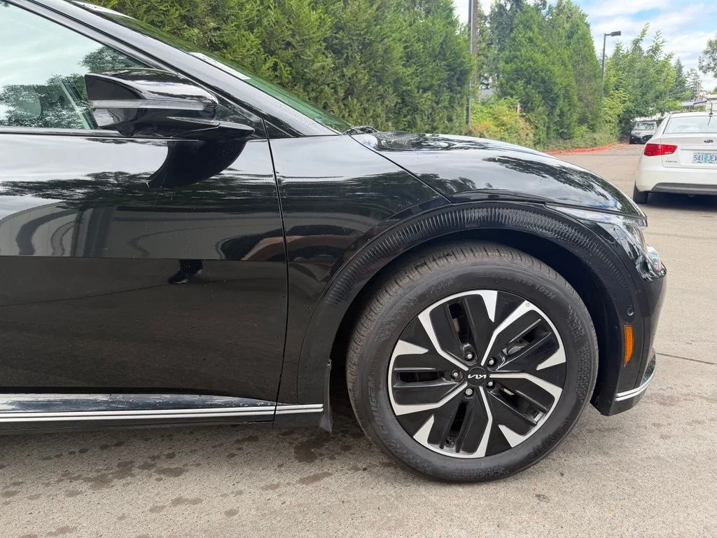Certified Used 2024 Aurora Black Pearl Kia Wind image 3