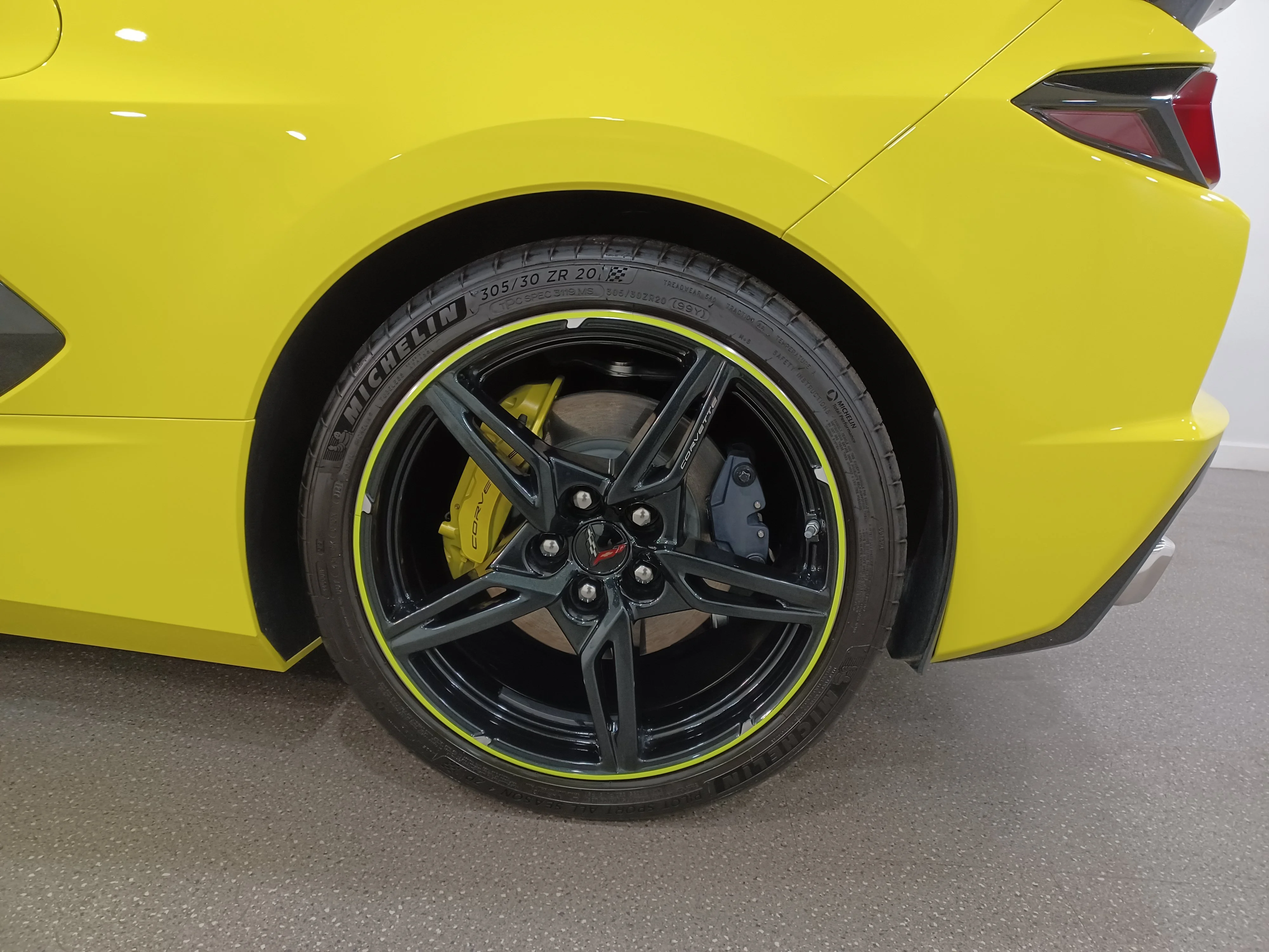 Used 2021 Accelerate Yellow Metallic Chevrolet Stingray Convertible 3LT*495HP!! | 6.2L V8 | Power Roof | Nav | Cooled Leather | Htd Wheel | Bose image 17