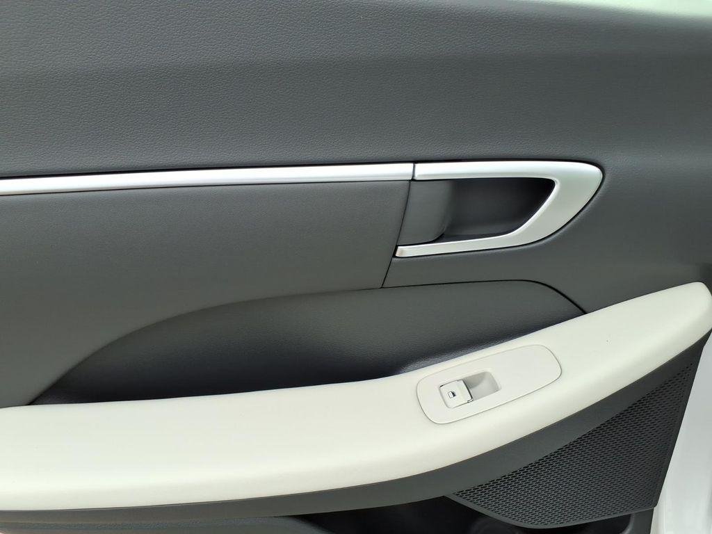 New 2026 White Hyundai SEL image 9