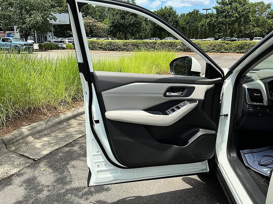 Certified Used 2023 Pearl White Tricoat Nissan SV image 11