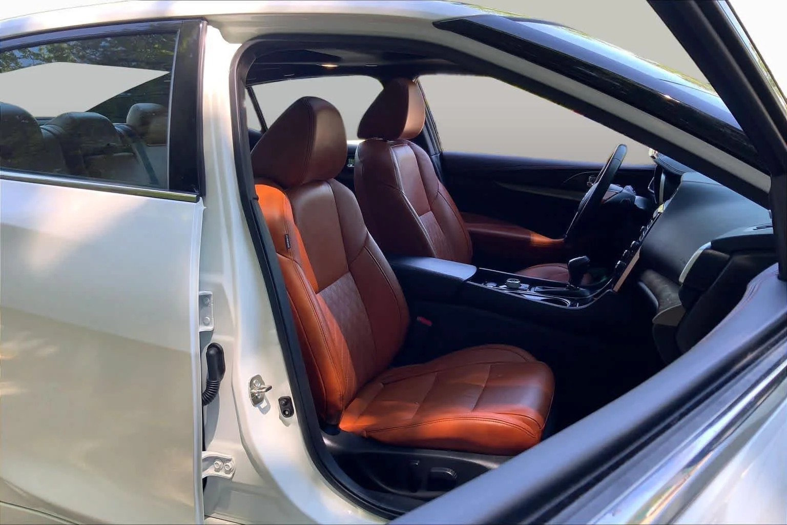 Used 2019 Pearl White Tricoat Nissan Platinum image 8
