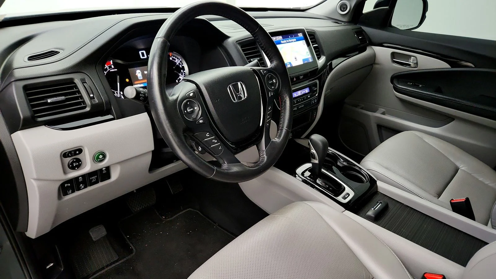 Used 2019 Silver Honda RTL-E image 27