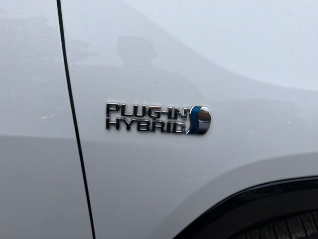 Used 2023 Ice Toyota SE image 5