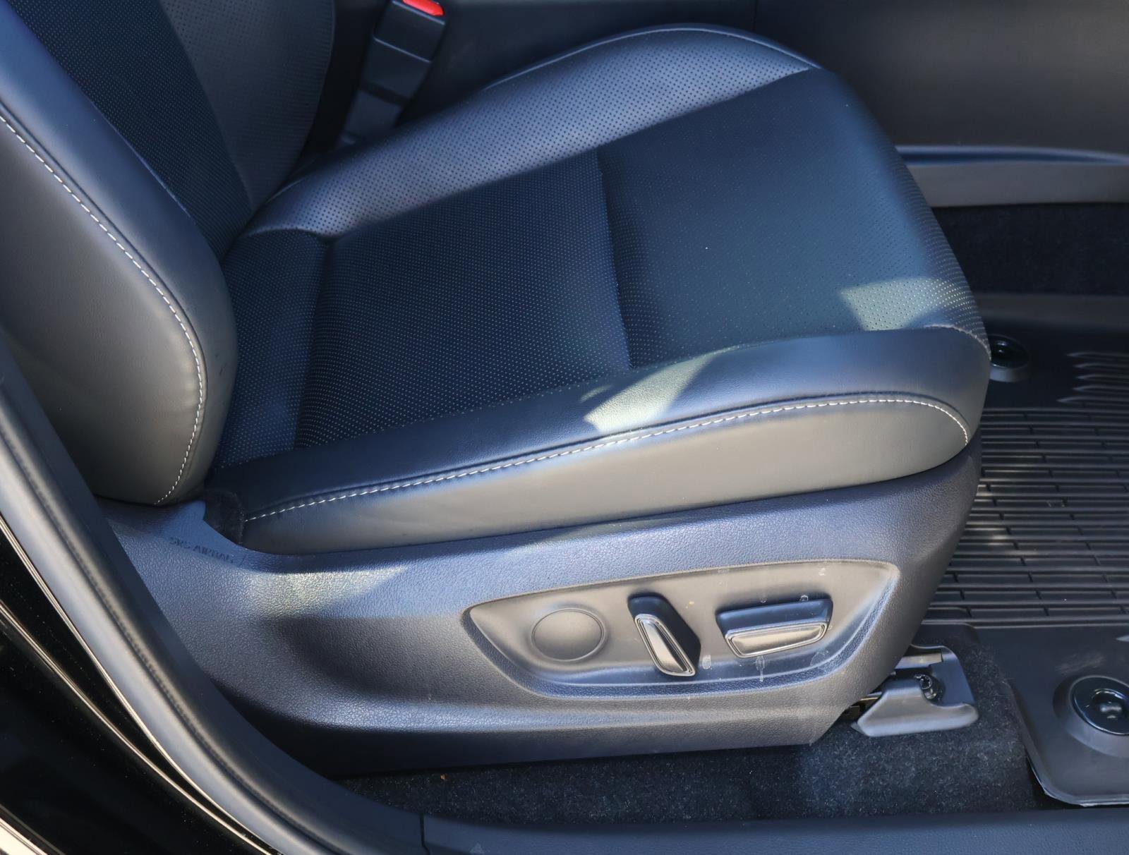 2025 Toyota Crown Signia XLE - Photo 19