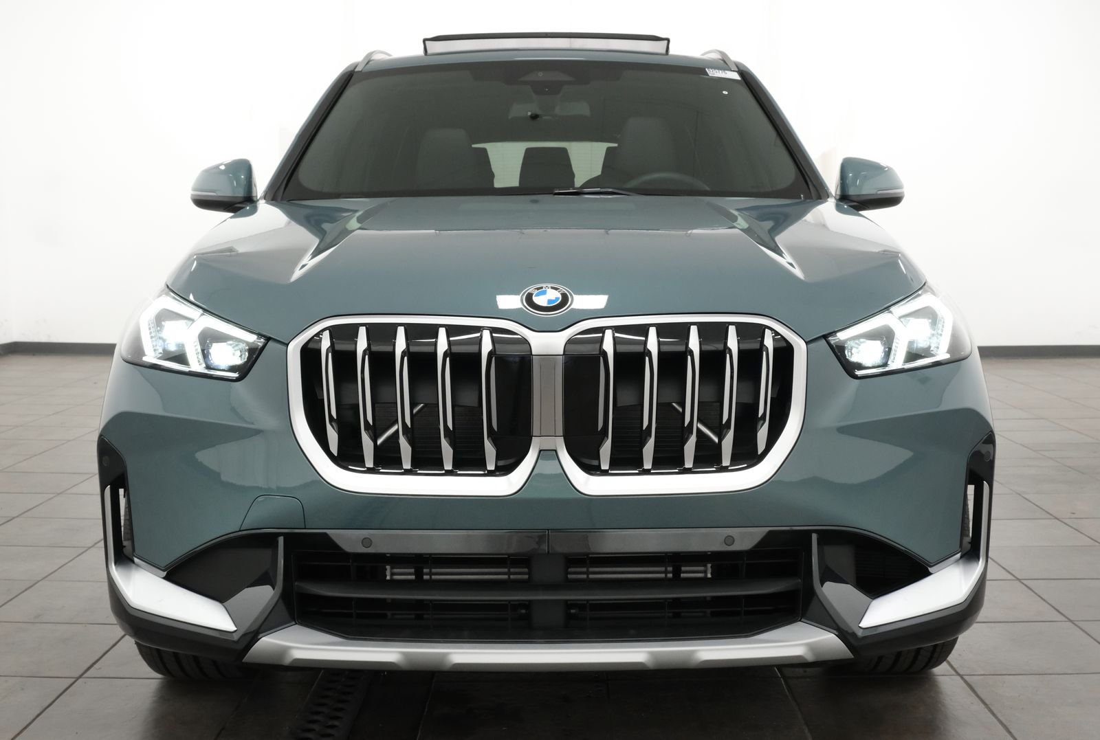 New 2027 Cape York Green Metallic BMW xDrive28i image 8
