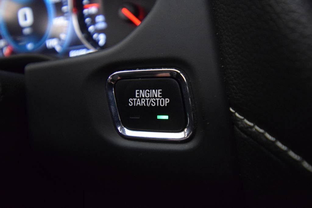 Used 2019 White Frost Tricoat GMC Denali image 39
