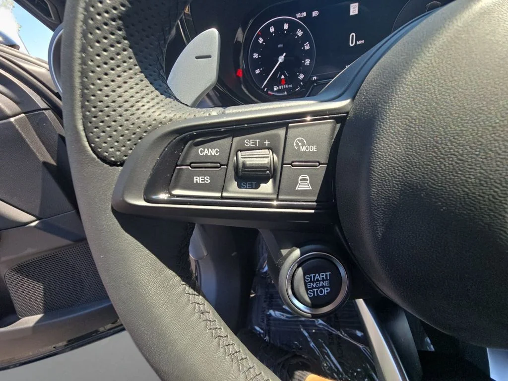 New 2026 Alfa Black Exterior Paint Alfa Romeo Base image 17