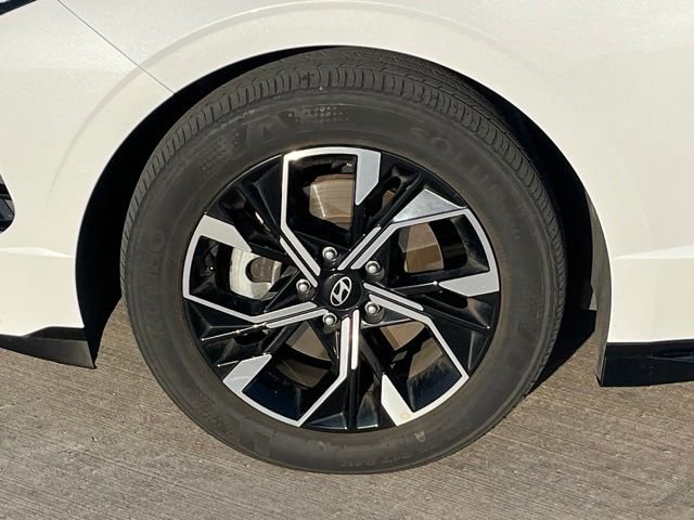 Certified Used 2025 White Hyundai SEL image 5
