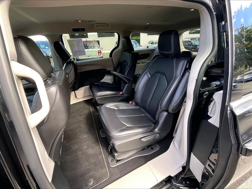 Used 2023 Black Chrysler Touring L image 15