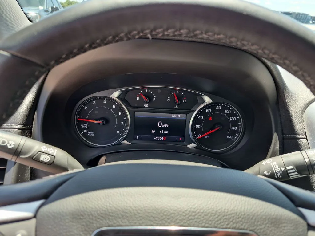 Used 2023 White GMC SLT image 23