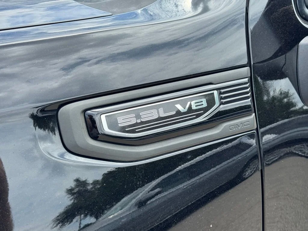 Used 2021 ONYX BLACK GMC Elevation image 5