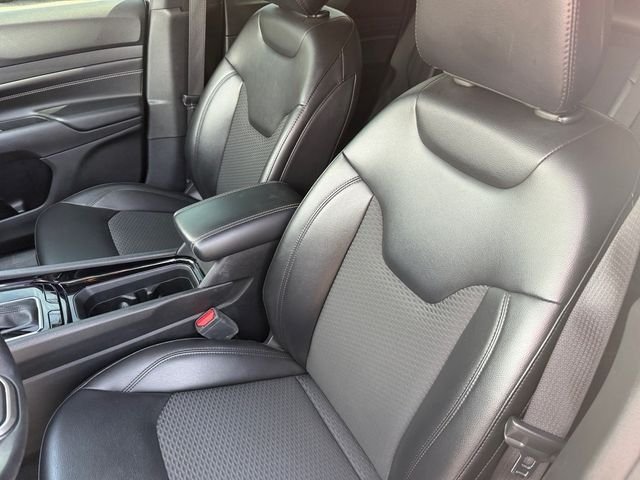 Certified Used 2022 Billet Silver Metallic Jeep Latitude image 10