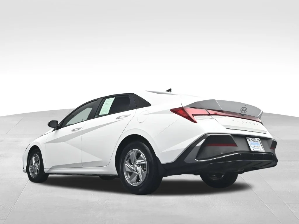 Used 2024 White Hyundai SE image 43