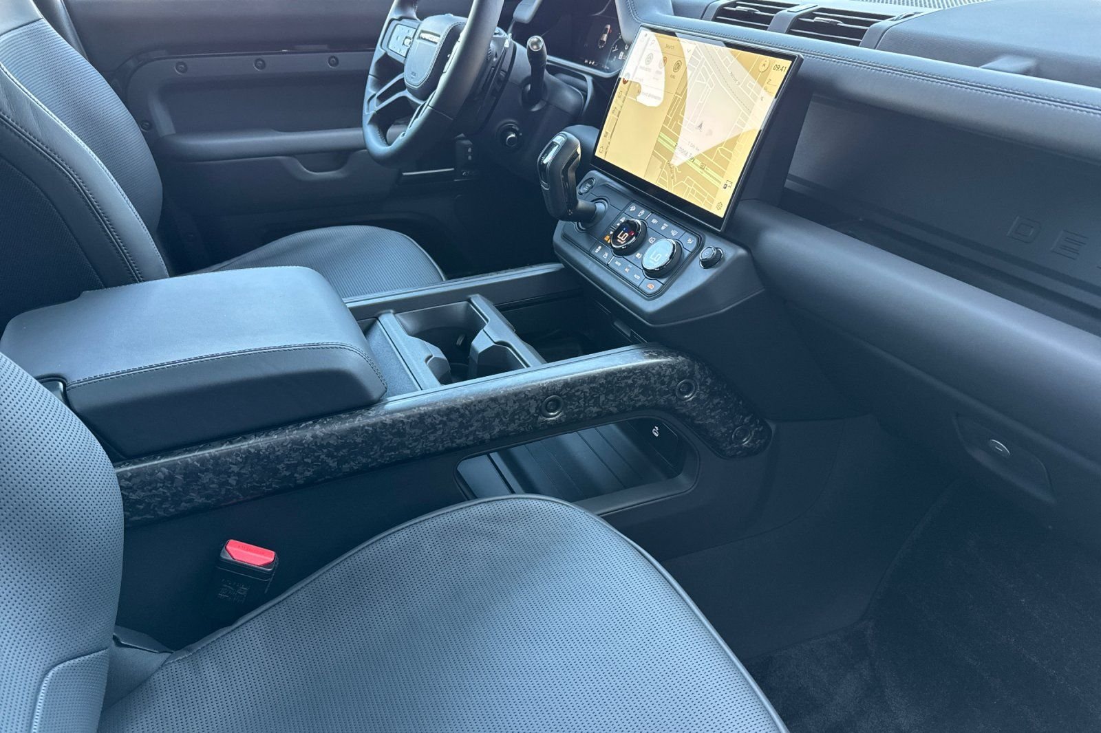 2026 Land Rover Defender OCTA Black - Photo 17
