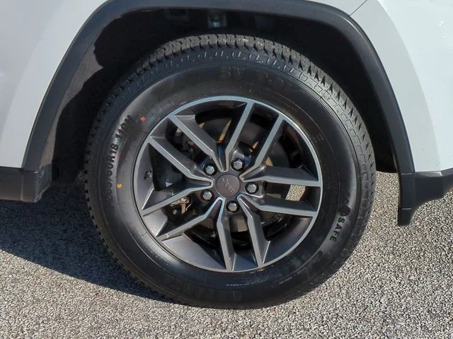 Used 2019 White Jeep Limited image 11