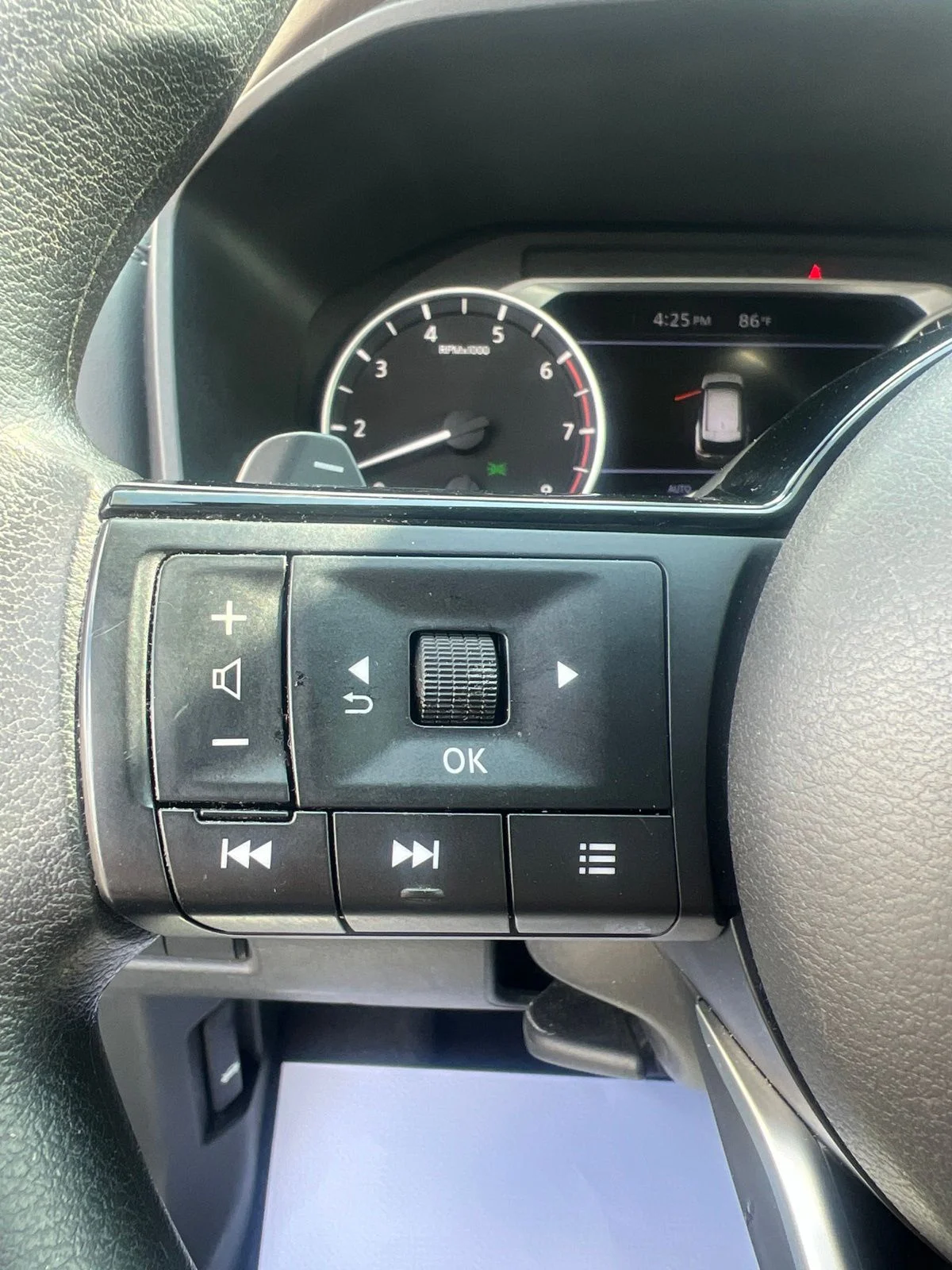 Used 2022 White Nissan SV image 22