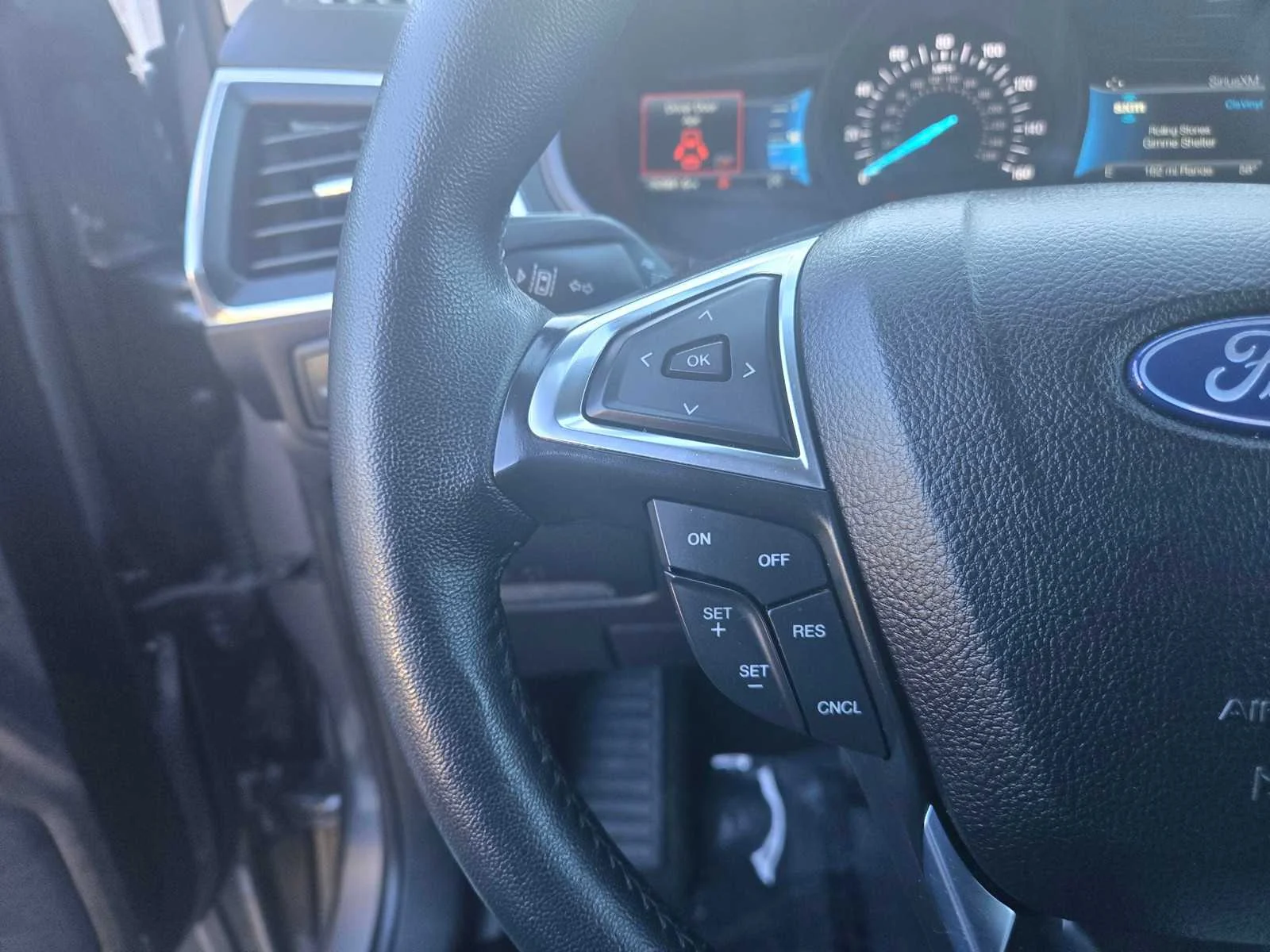 Used 2024  Ford Titanium image 27