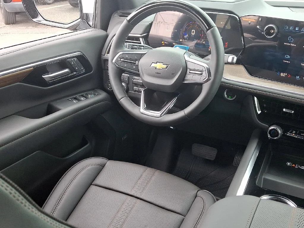 New 2026 Polar White Tricoat Chevrolet High Country image 10