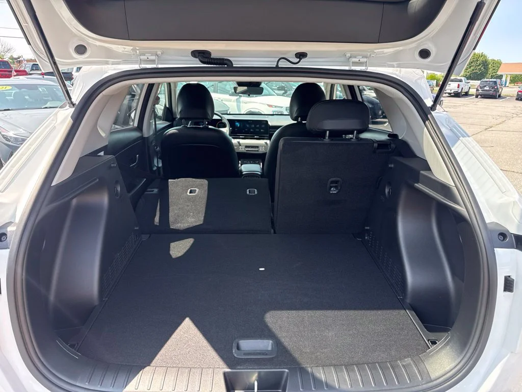 Used 2026 White Hyundai SEL Premium image 30