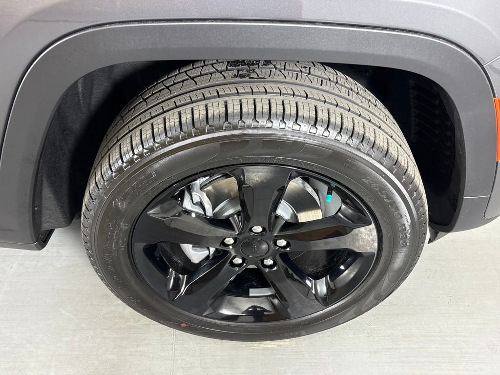 New 2026 Baltic Gray Metallic Clearcoat Jeep Limited image 11