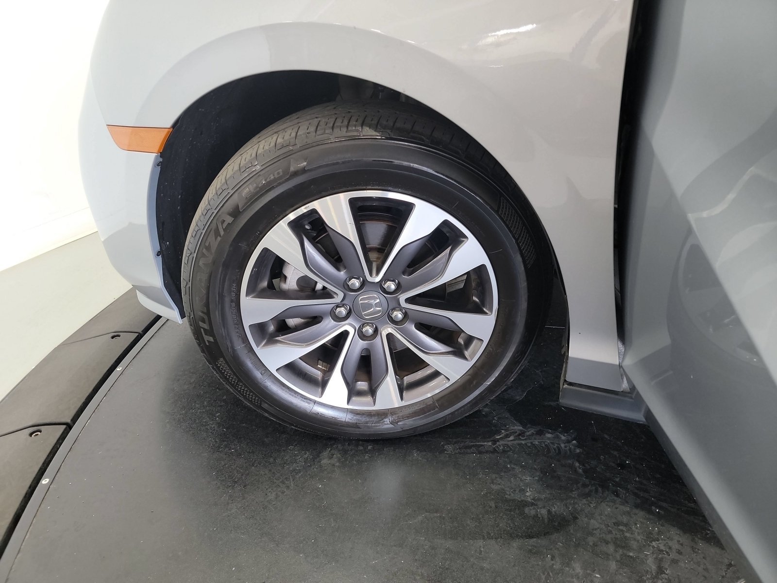 2024 Honda Odyssey EX-L - Photo 30