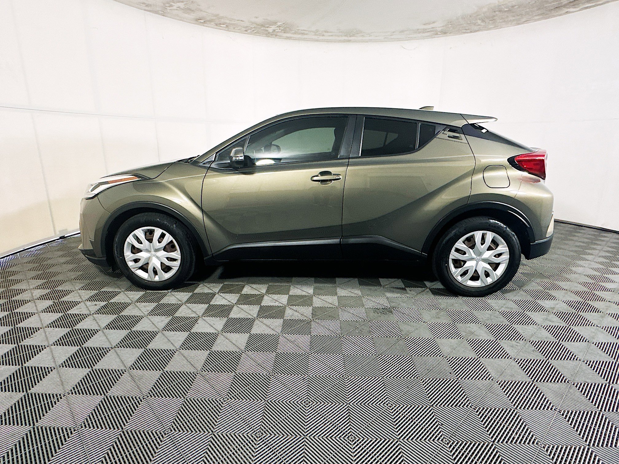 Used 2021 Bronze Toyota LE image 6