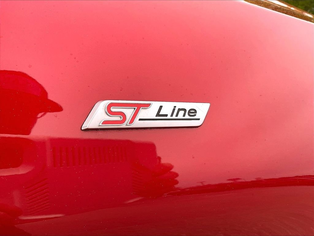 Used 2022 Rapid Red Metallic Tinted Clearcoat Ford ST-Line image 28