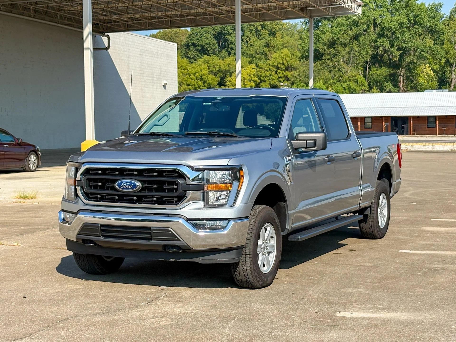 Used 2023 Silver Ford XLT image 5