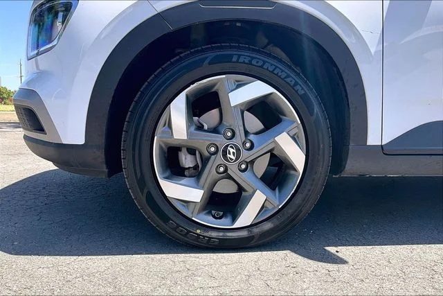 Used 2023 Ceramic White Hyundai SEL image 9