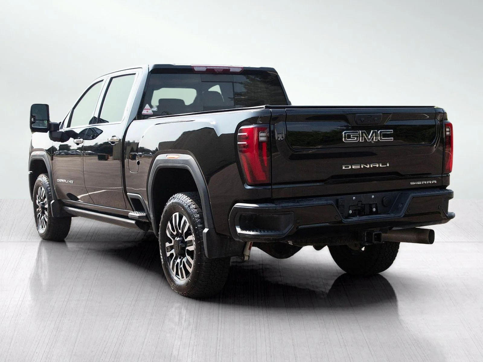 Used 2026 Onyx Black GMC 4WD Crew Cab 159 Denali Ultimate image 4