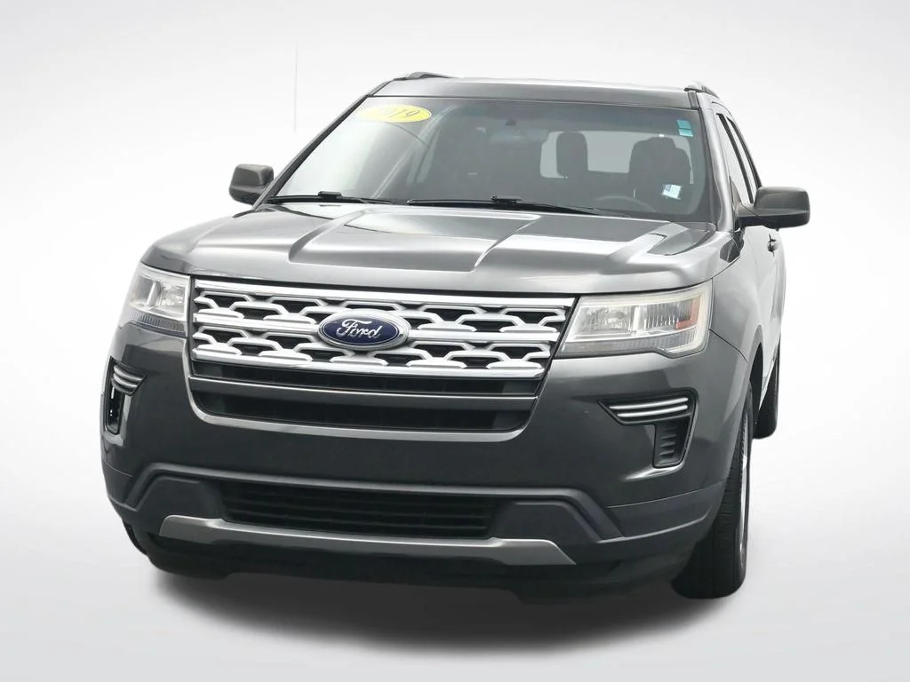 Used 2019 Magnetic Ford XLT image 2