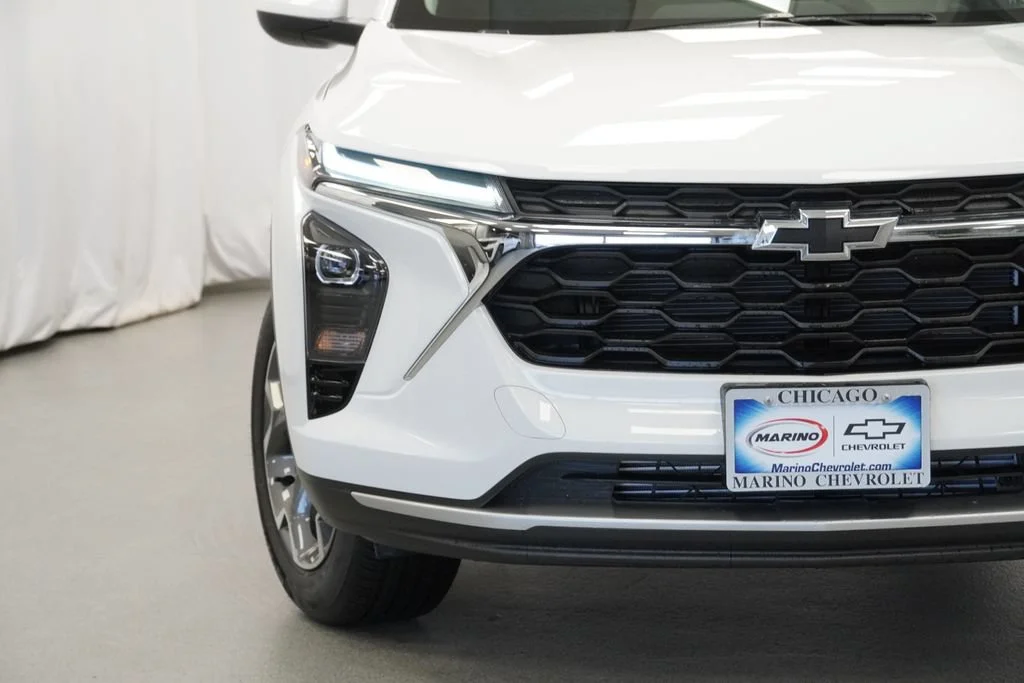 New 2026 Summit White Chevrolet LT image 32