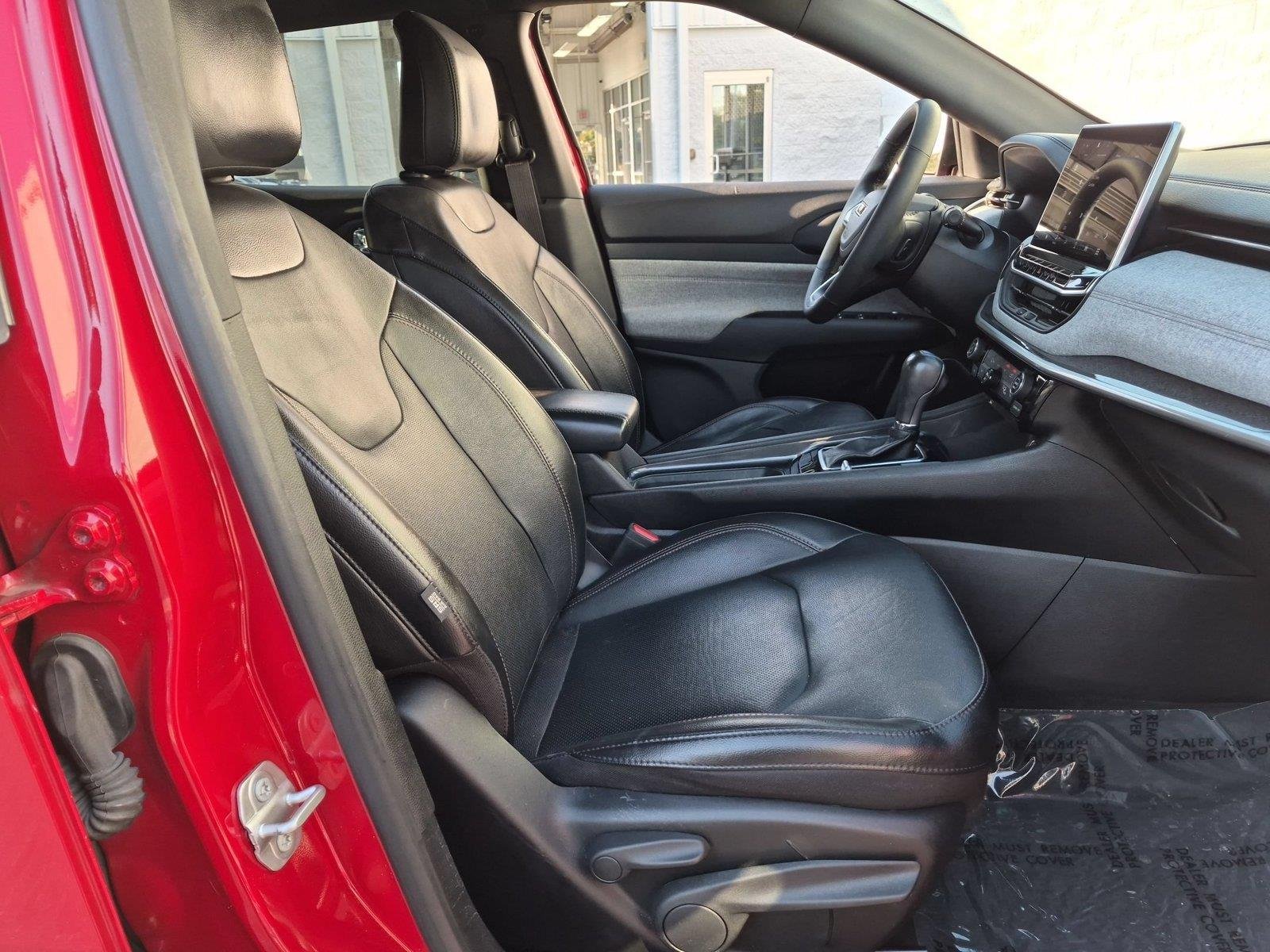 Used 2023 Redline Pearlcoat Jeep Latitude Lux image 35