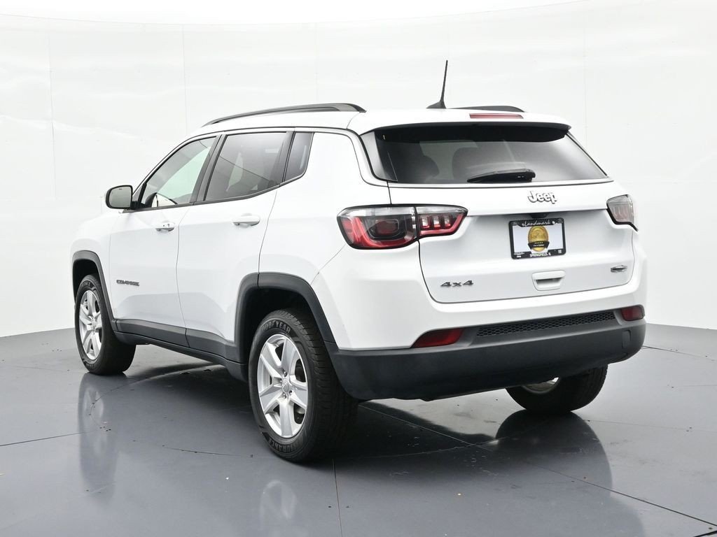 Used 2022 Bright White Clearcoat Jeep Latitude image 8