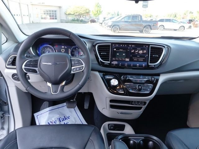 Used 2024 Silver Mist Clearcoat Chrysler Touring L image 24