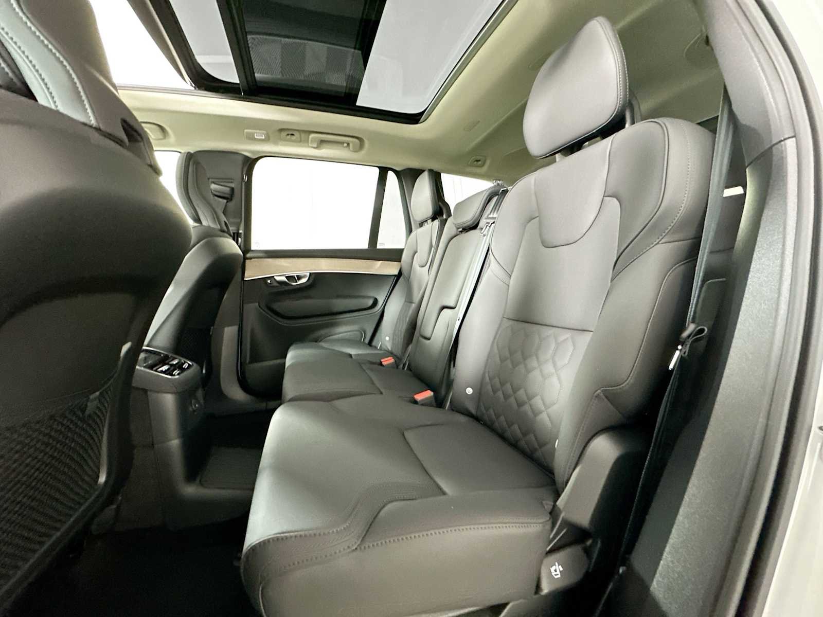 2025 Volvo XC90 Plus - Photo 22