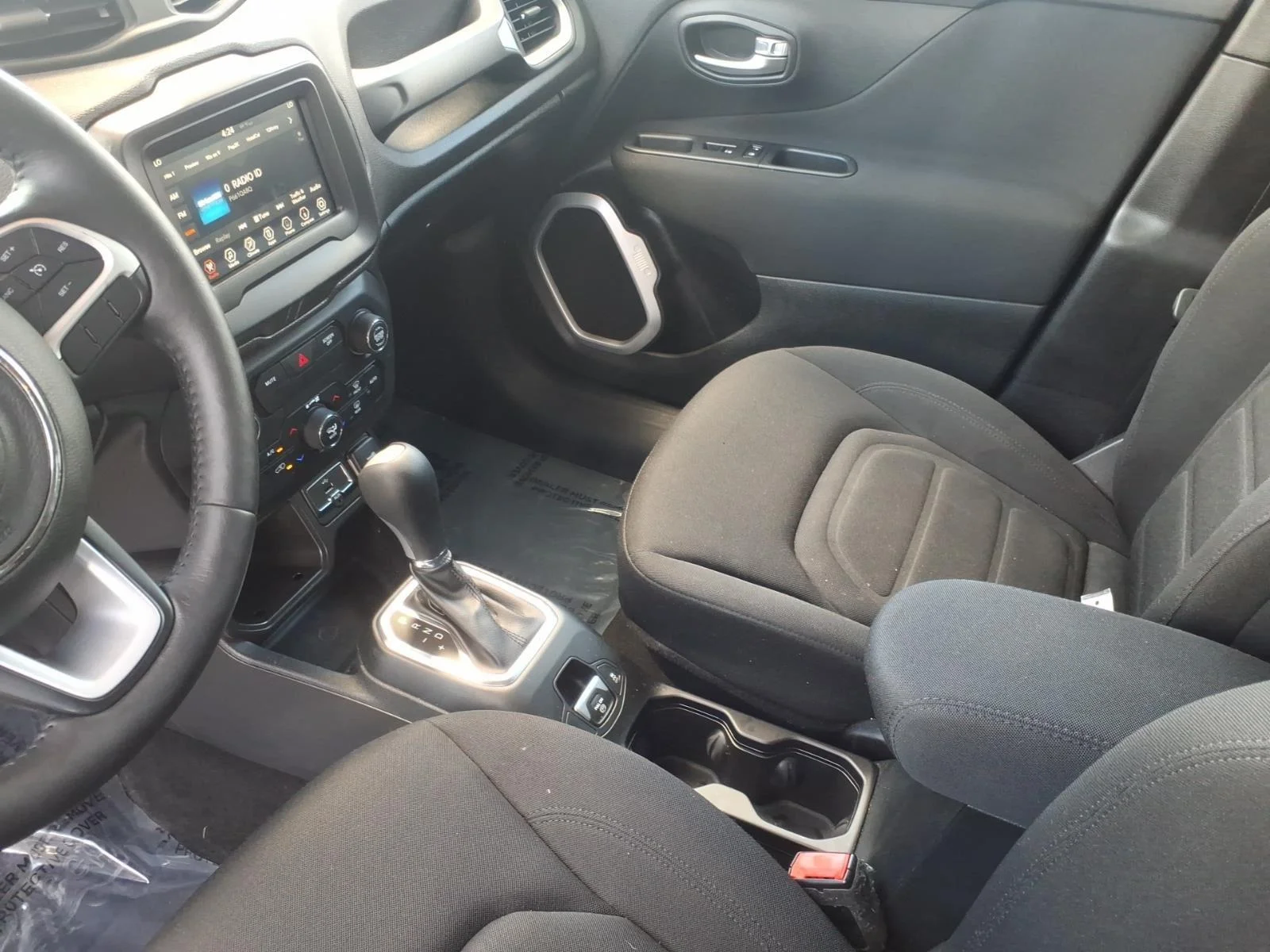 Used 2019 Glacier Metallic Clearcoat Jeep Latitude image 21