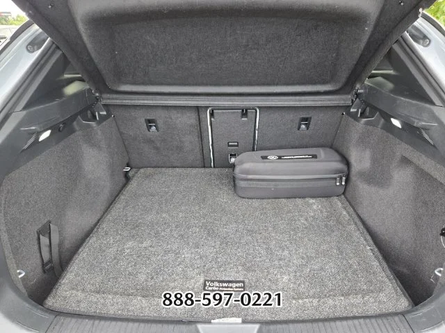 Used 2021  Volkswagen Pro S image 16