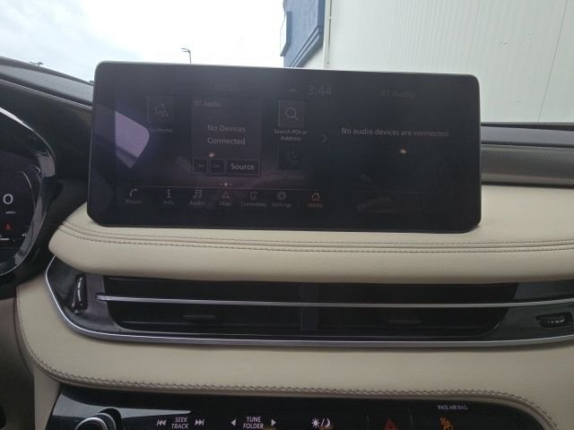 Used 2023 White INFINITI LUXE image 18