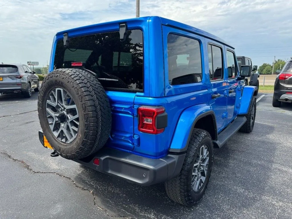Used 2024 Blue Jeep Sahara image 3