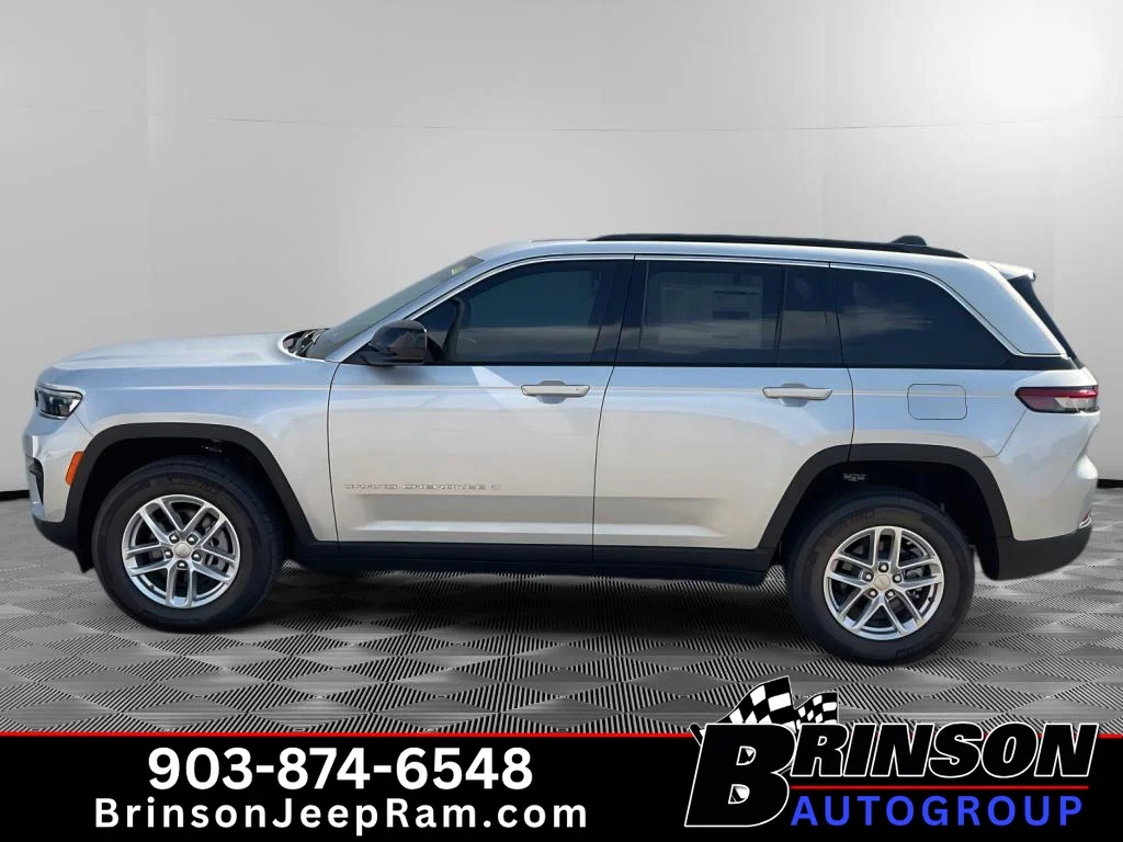 New 2026 Silver Zynith Jeep Laredo X image 3