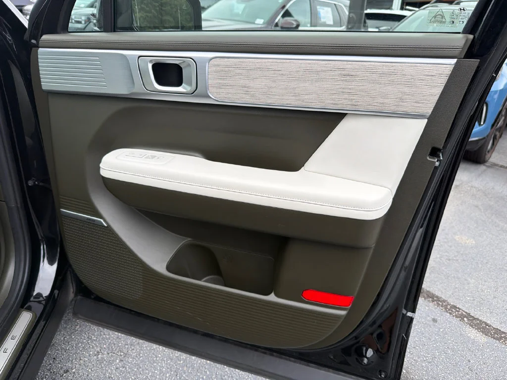 Used 2024 Black Hyundai Calligraphy image 14