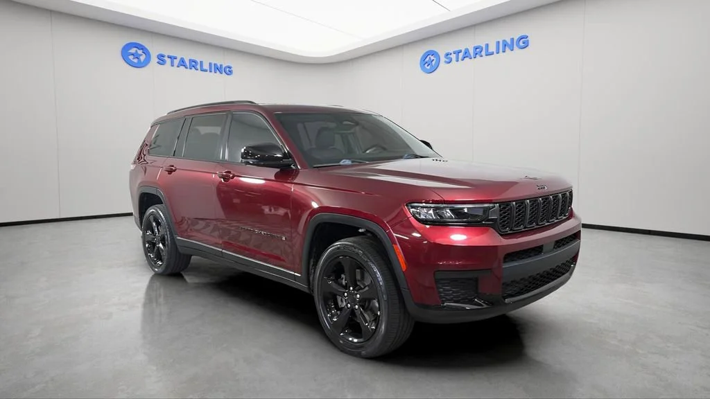 Used 2022 Red Jeep Altitude 4x2 image 13