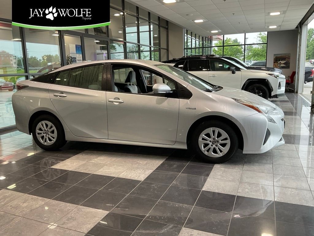 2017 Toyota Prius Two's photo