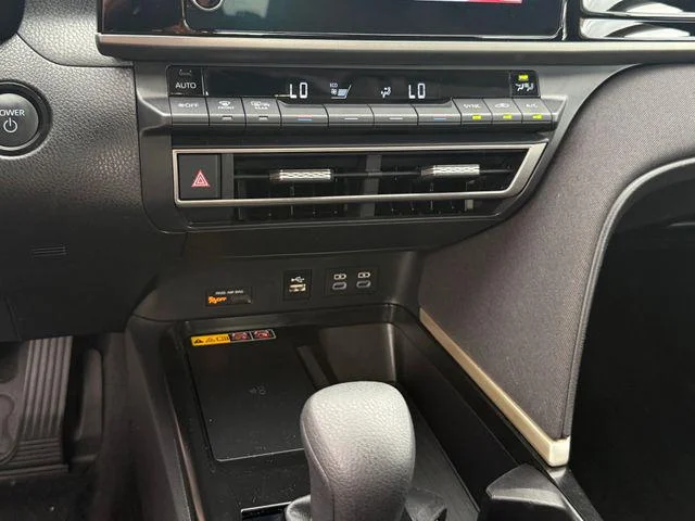 2025 Toyota Camry LE - Photo 46