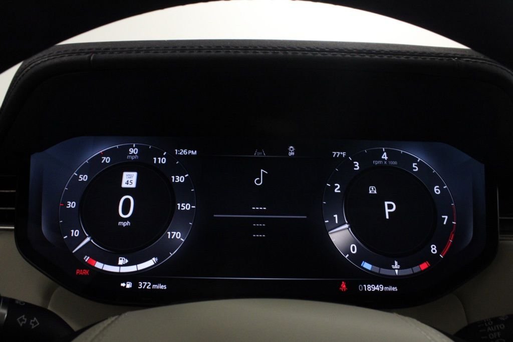 Used 2025  Land Rover SE image 25