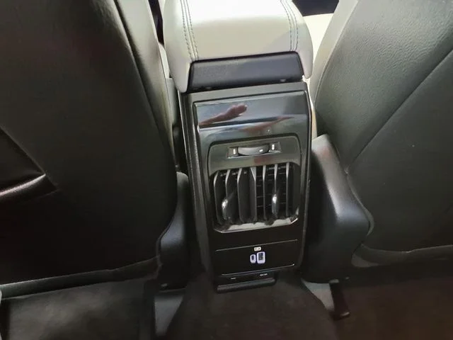Used 2022 Billet Silver Metallic Jeep Latitude image 18
